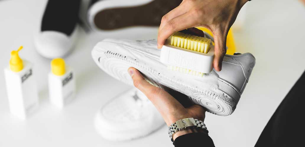 Enkel och smidig guide för vård av vita sneakers